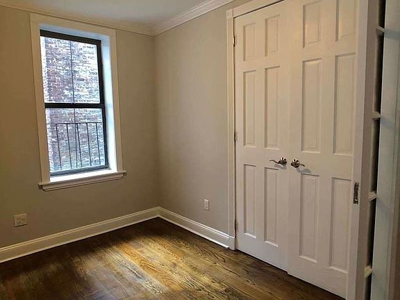 5th image of 121 Christopher St #9