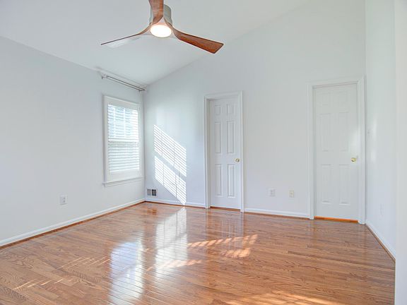 3rd image of 1249 Quaker Hill Dr