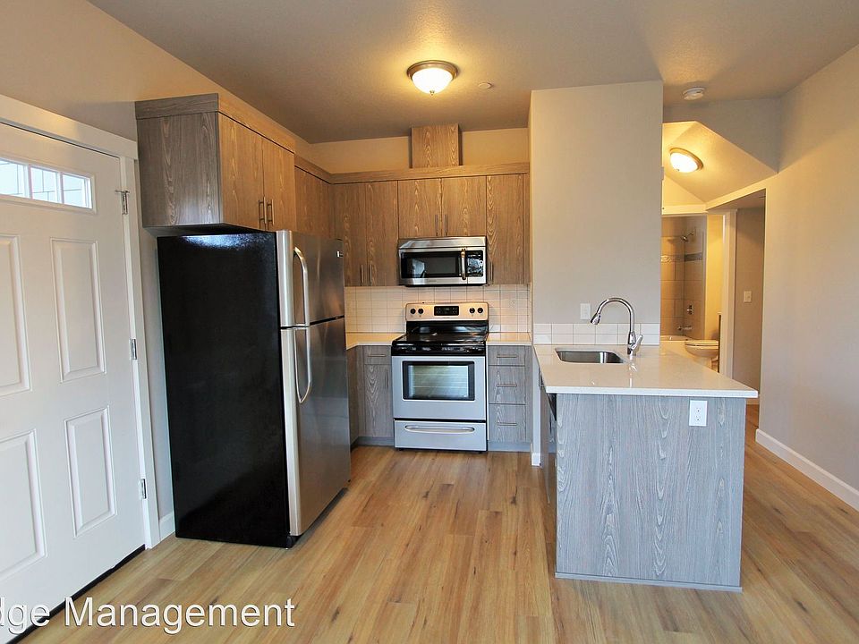 1st image of 424 NE Stafford St #8948376