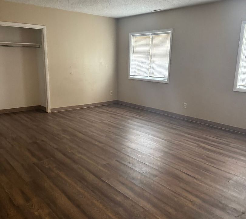 1st image of 920 N Linden St #0B-1Ba-450Sqft