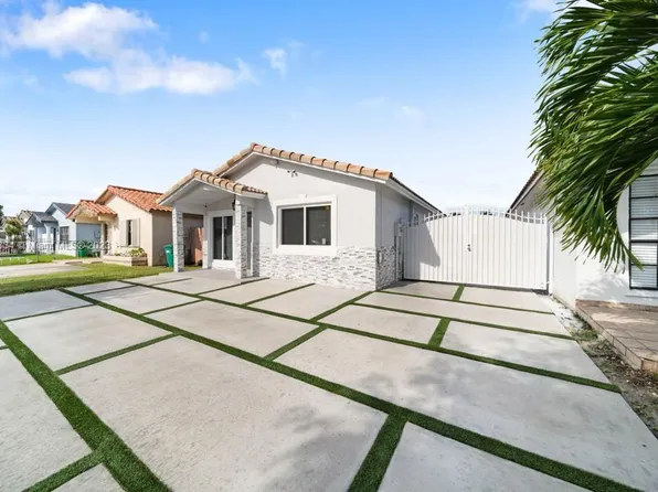 8827 NW 112th St, Hialeah Gardens, FL 33018