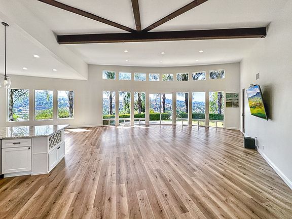 3rd image of 632 Oakwood Creek Gln
