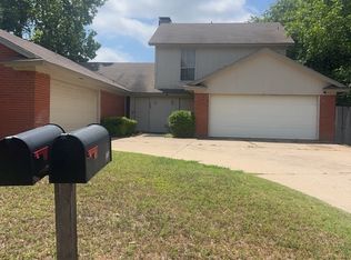 627 Overlook Ct, Arlington, TX 76012
