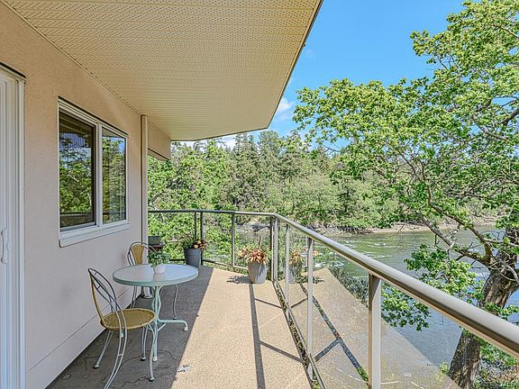 2nd image of 1085 Tillicum Rd #104