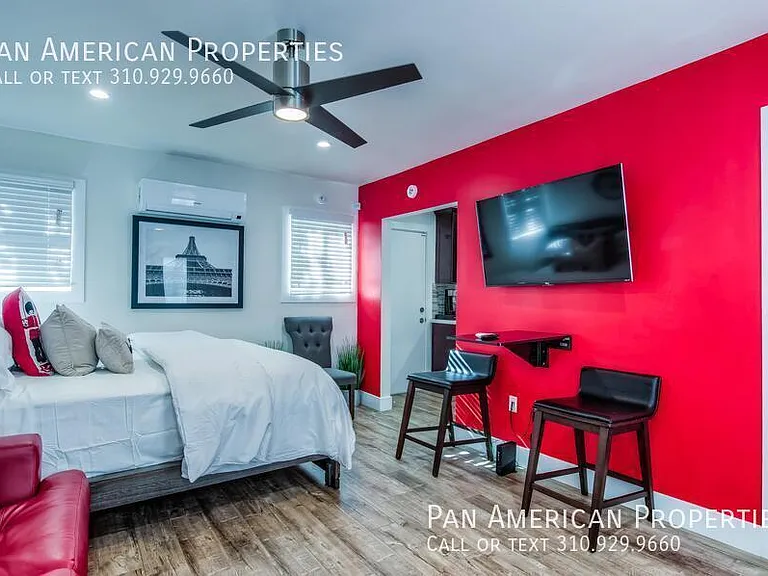 711 E 6th St #11 — Photo 13