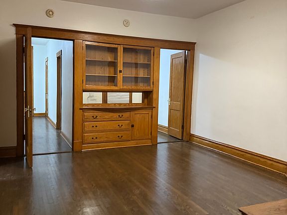 4th image of 2306 S Marshall Blvd #2
