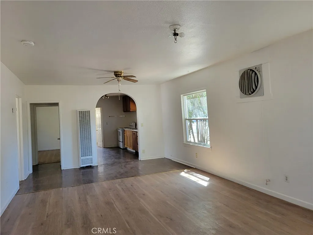 3 bed, 1200 sqft, $1,500 — Photo 2