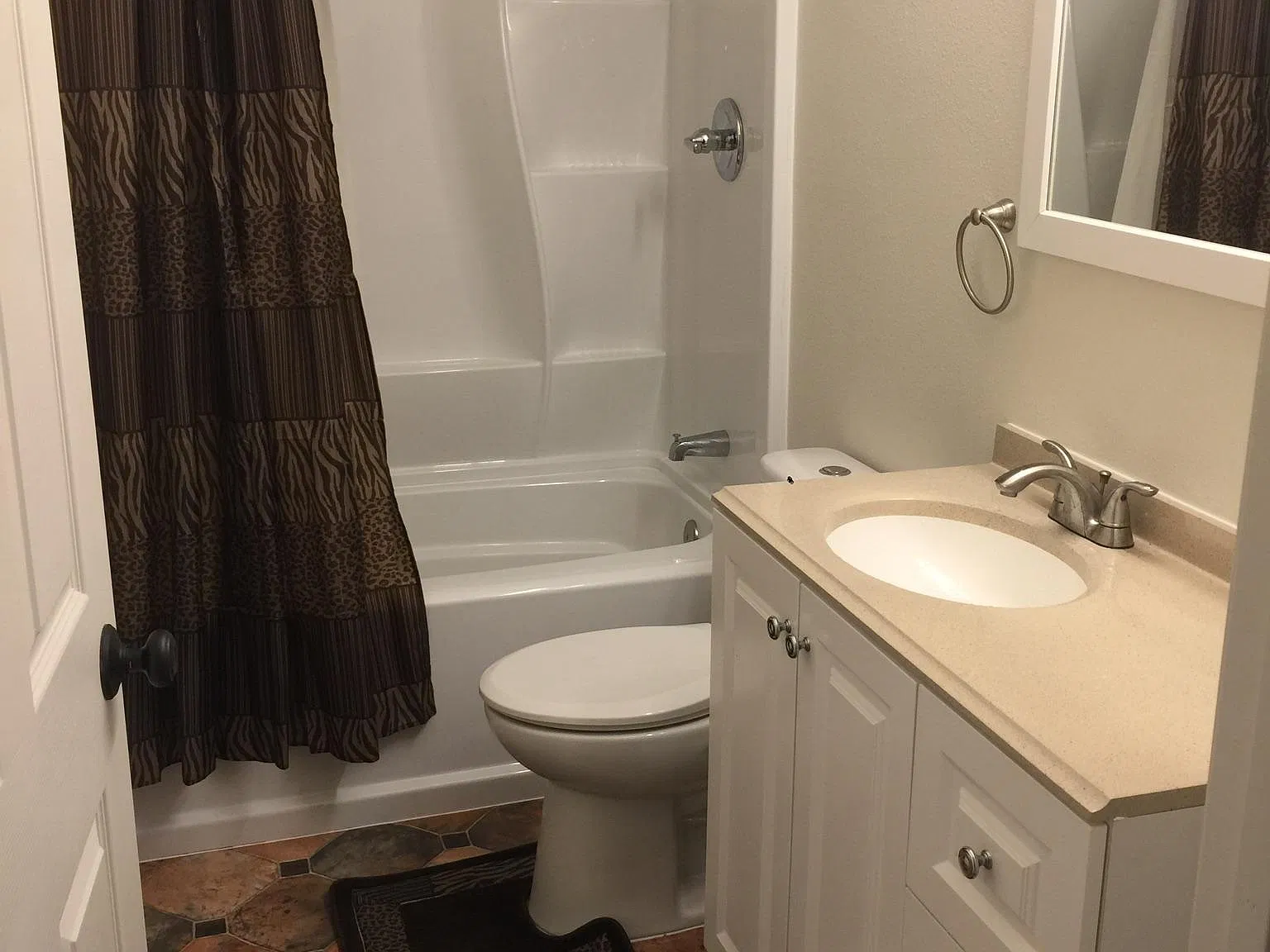 892 Agnes Ln — Photo 2