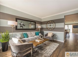 4 Larkspur Ln, Monroe Township, NJ 08831