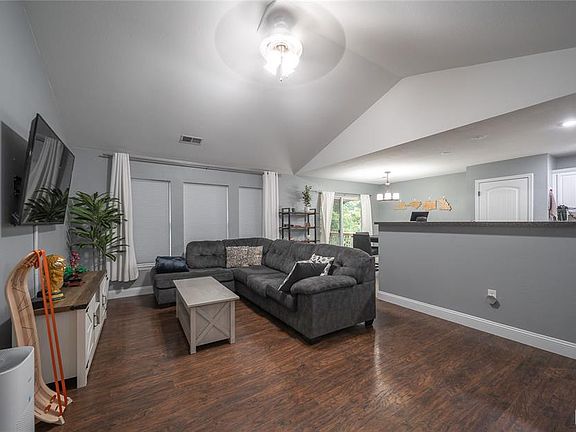 5th image of 124 Lakeview Ct