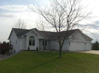 2935 Hensen Dr, Sun Prairie, WI 53590