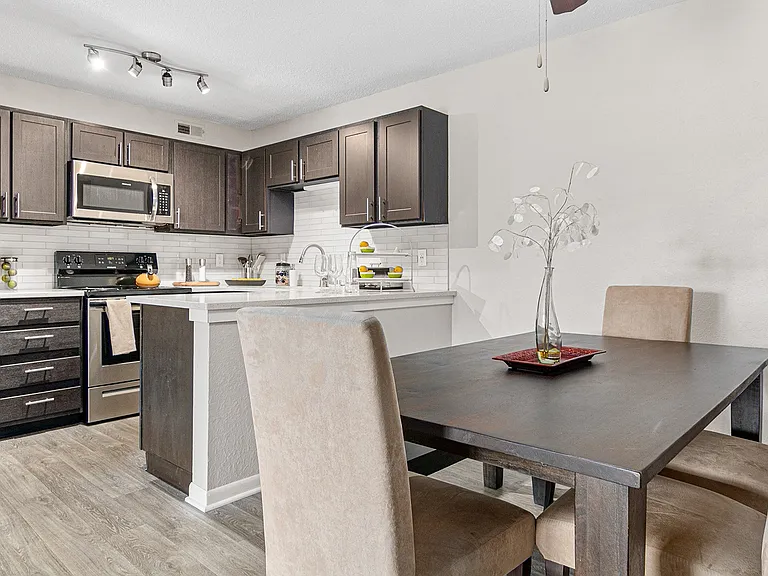 Park Place Apartments — Photo 1