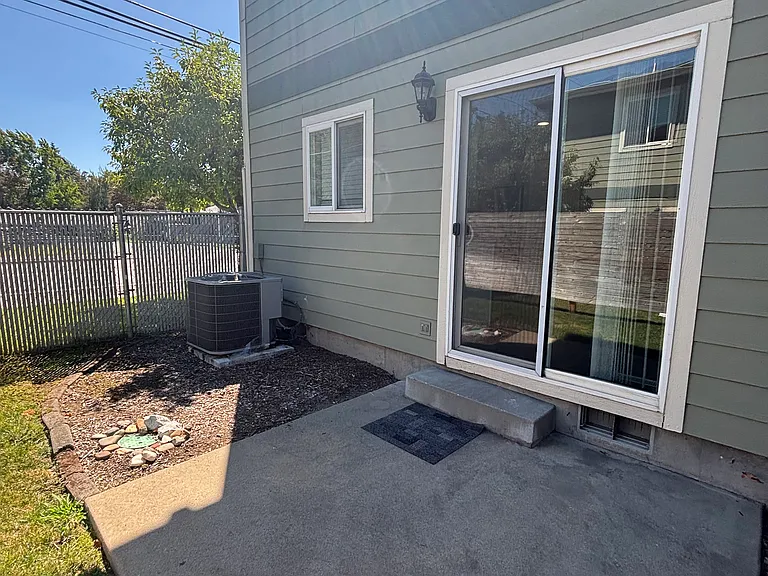 814 SE 9th St — Photo 18