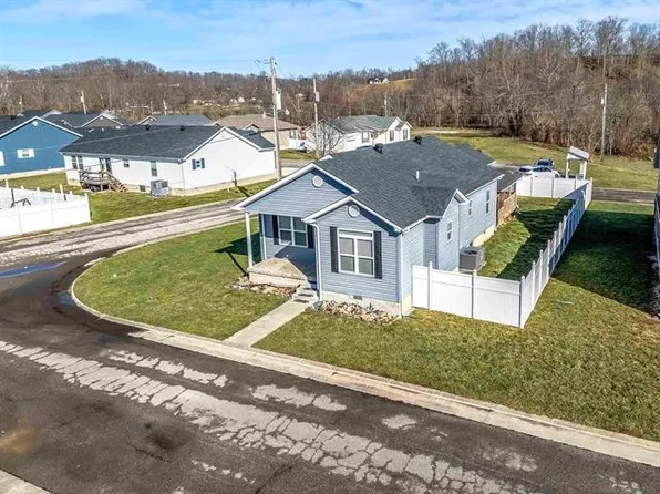 8 Bridgewood Dr, Grayson, KY 41143