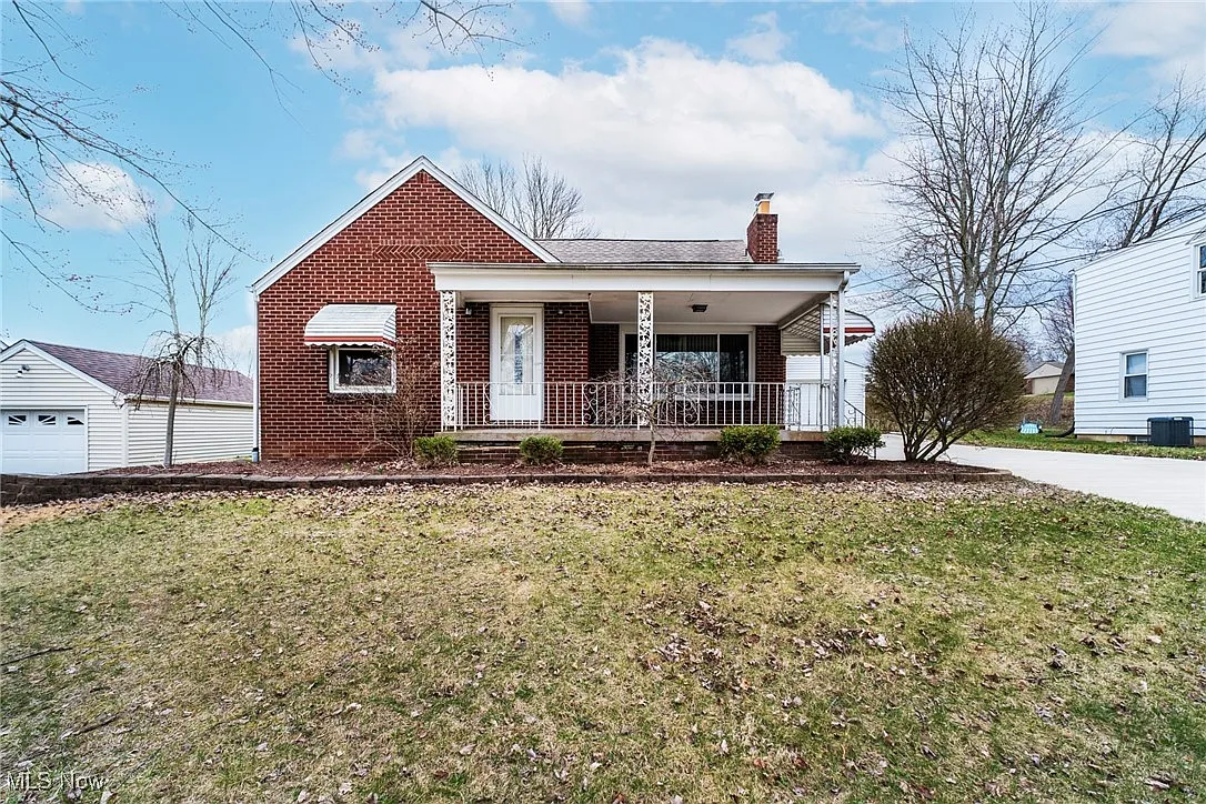 2425 W Manor Ave photo 1