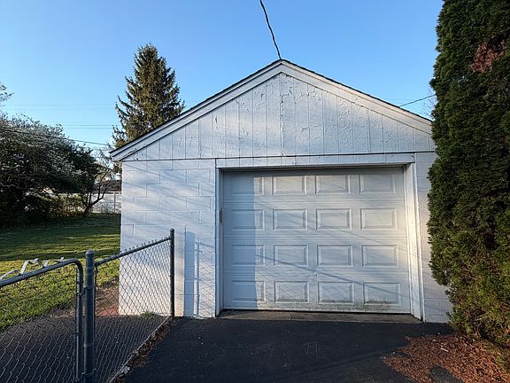 4th image of 608 Nakomi Dr