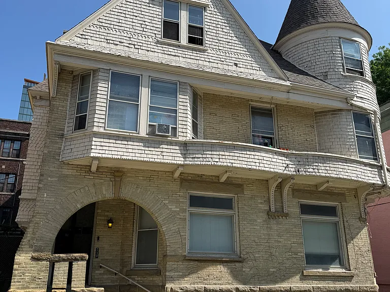 712 E Wells St #3 — Photo 3