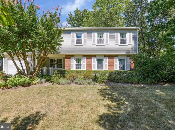 2126 Duchy Ct, Waldorf, MD 20602