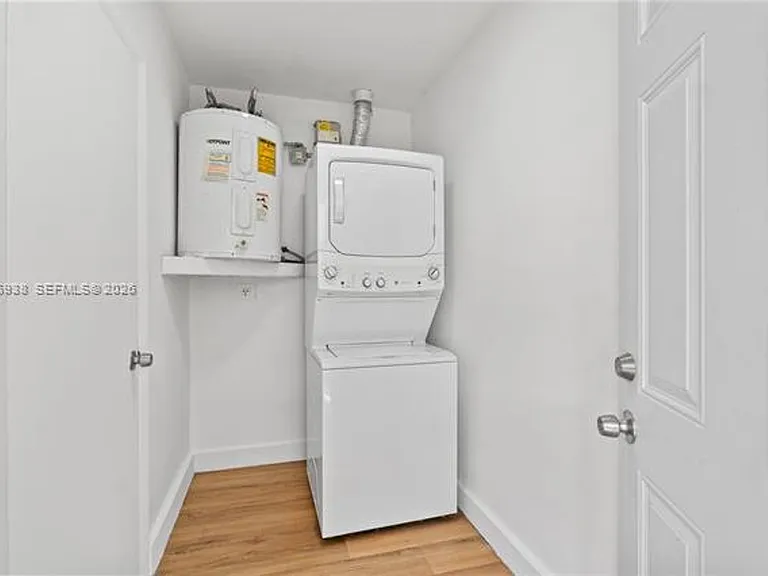 361 E 39th St #1 — Photo 21