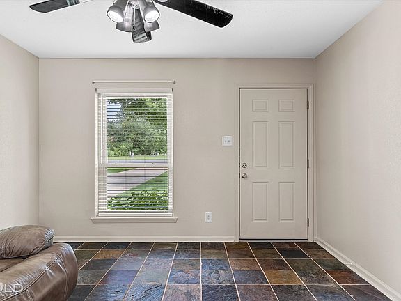 4th image of 366 Warriner St