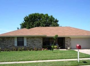 309 Pebblestone Dr, Benbrook, TX 76126