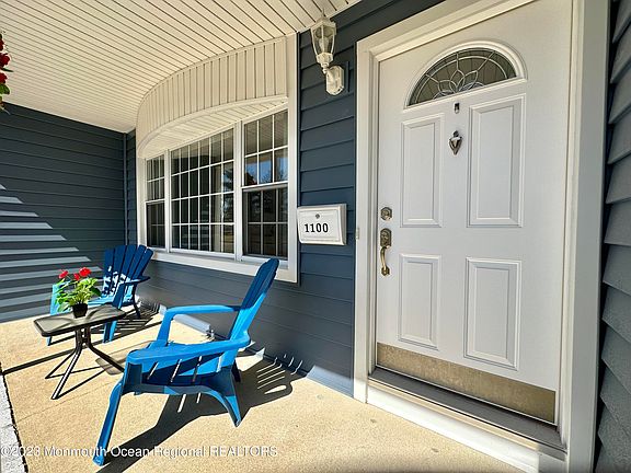 4th image of 1100 Edgebrook Drive S