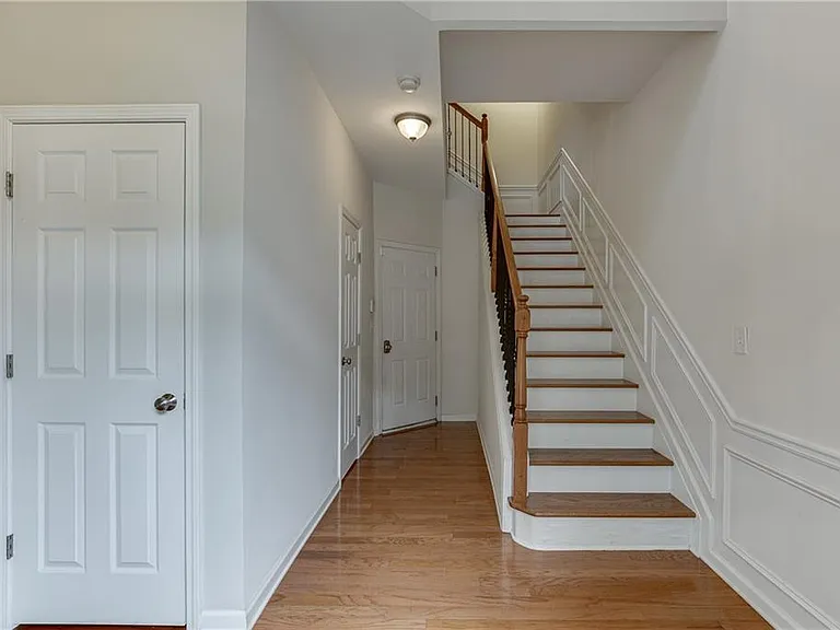 2801 Loftview Sq — Photo 4