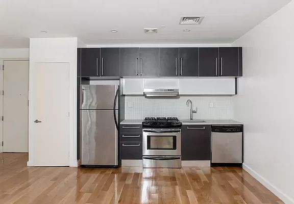 3rd image of 25 Montrose Ave APT 301