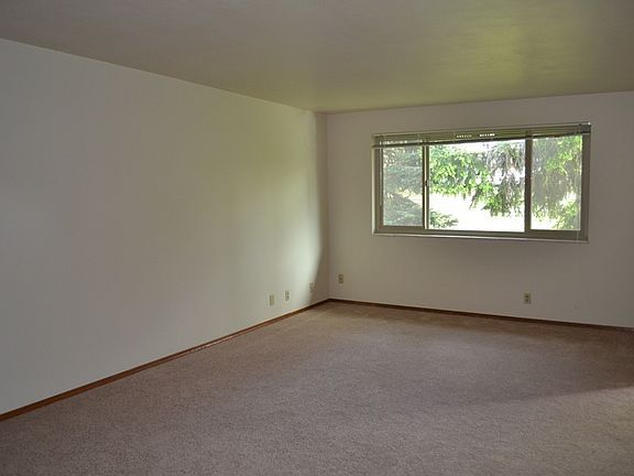 3rd image of 4744 40th Ave NE APT H