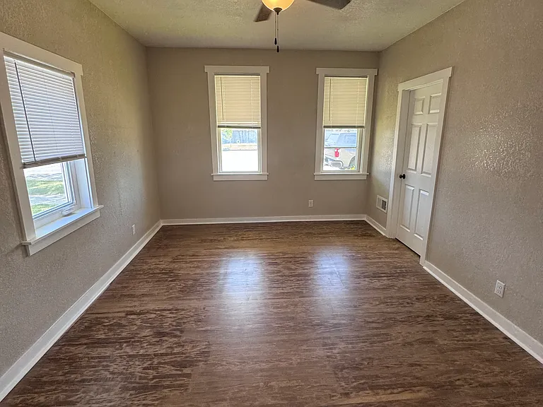 473 Mankato Ave — Photo 3