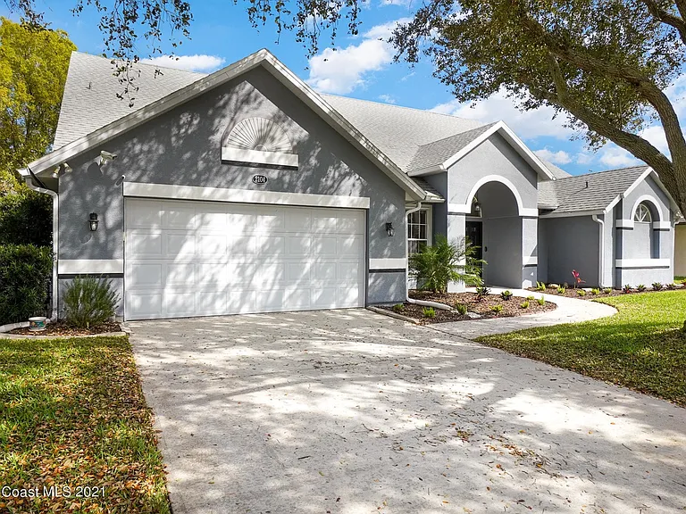 2104 Lionel Dr — Photo 2