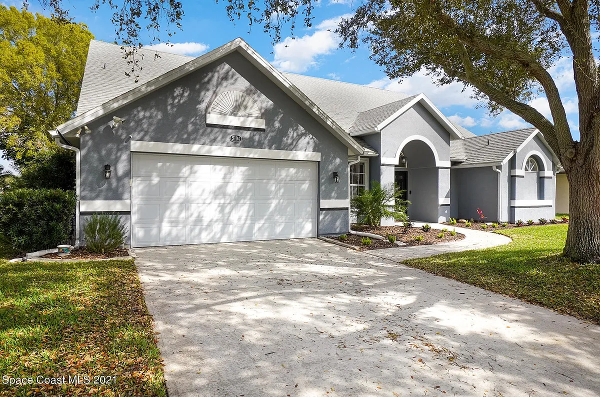Building Photo - 2104 Lionel Dr