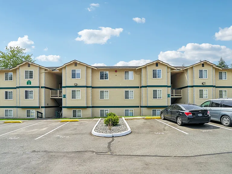 Sunset Highlands Apartments — Photo 50
