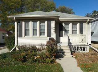 1000 E Lancaster Ave, Whitefish Bay, WI 53217