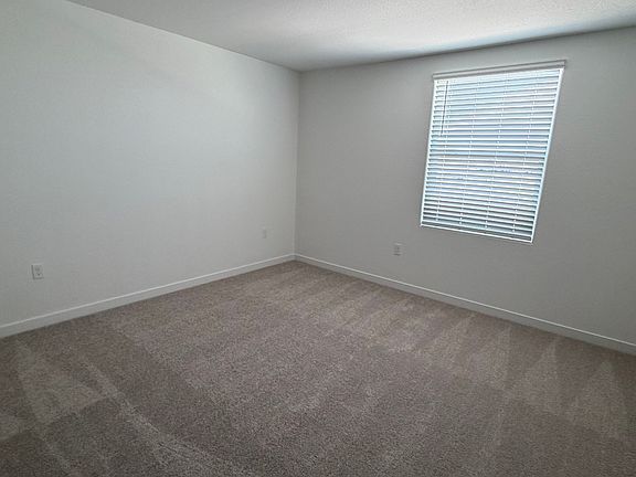 4th image of 1091 Telford St