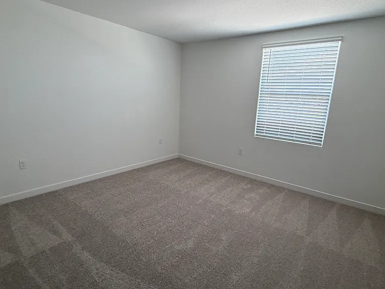 1091 Telford St — Photo 4