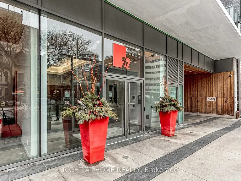 22 Wellesley St E #502 — Photo 2