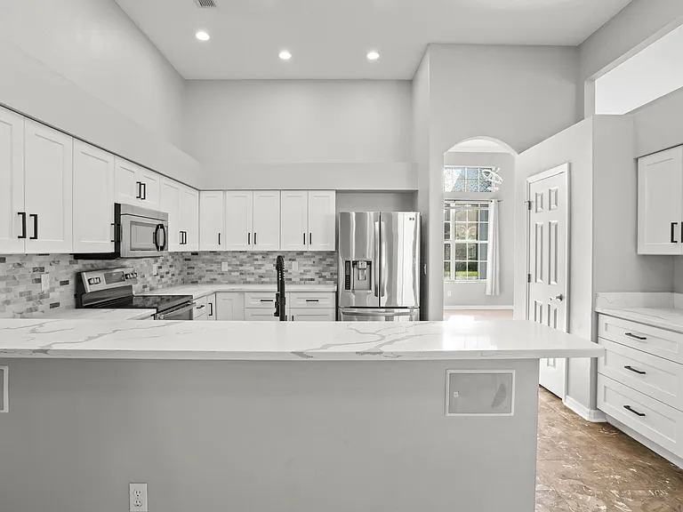 2810 University Acres Dr — Photo 10
