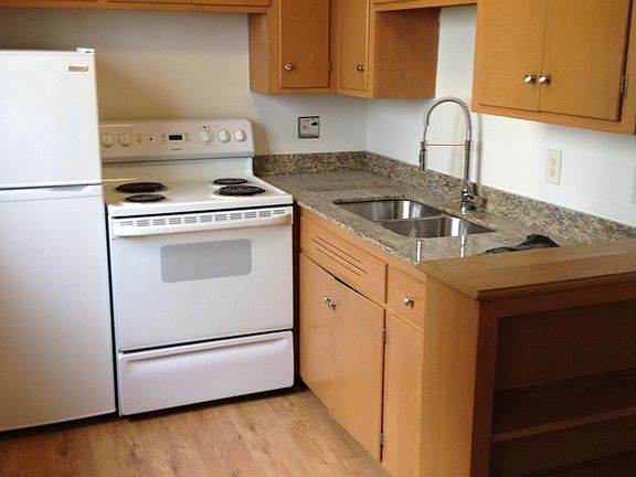 2nd image of 117 22nd Ave NE APT 203