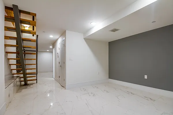 Rented by BLU Real Estate | media 28