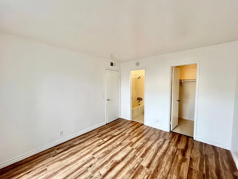 3917 Spring Dr #5 — Photo 6