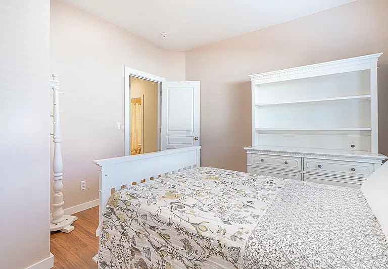 3928 Bentley Dr NE — Photo 16