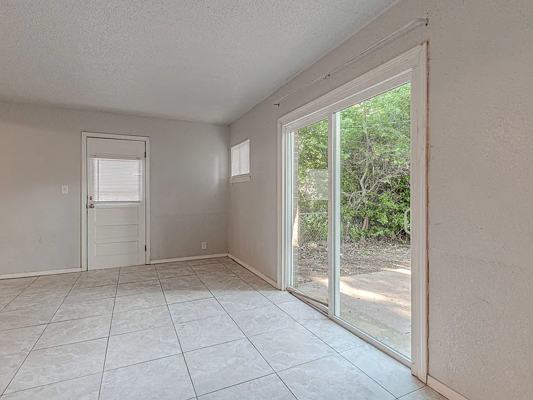 2705 NE 18th St — Photo 38