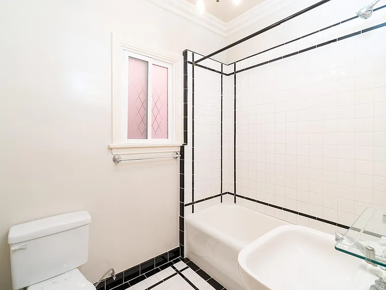 431 N Sycamore Ave #202 — Photo 15