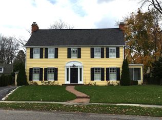 592 Lakeside Rd, Birmingham, MI 48009