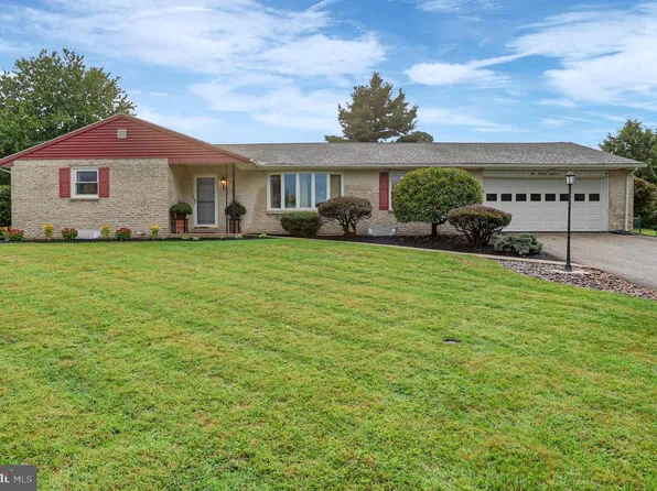 218 Meadow Ln, Chambersburg, PA 17202