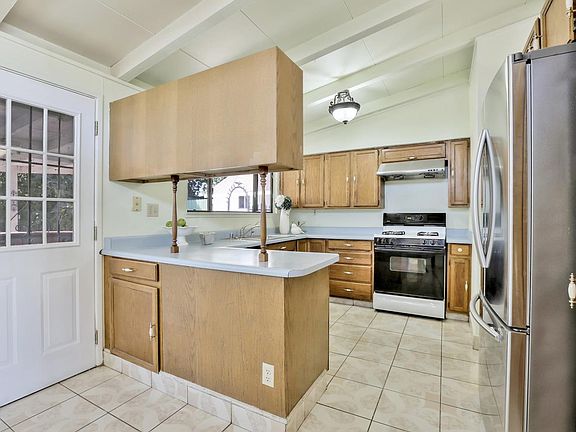 5th image of 648 Greenlake Dr