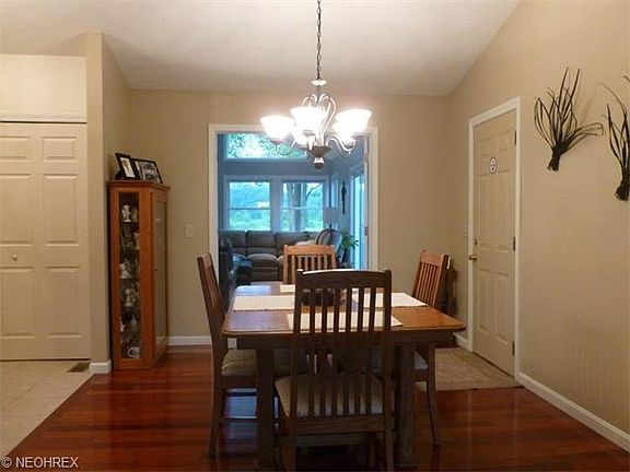 4th image of 207 Chapel Hill Dr N