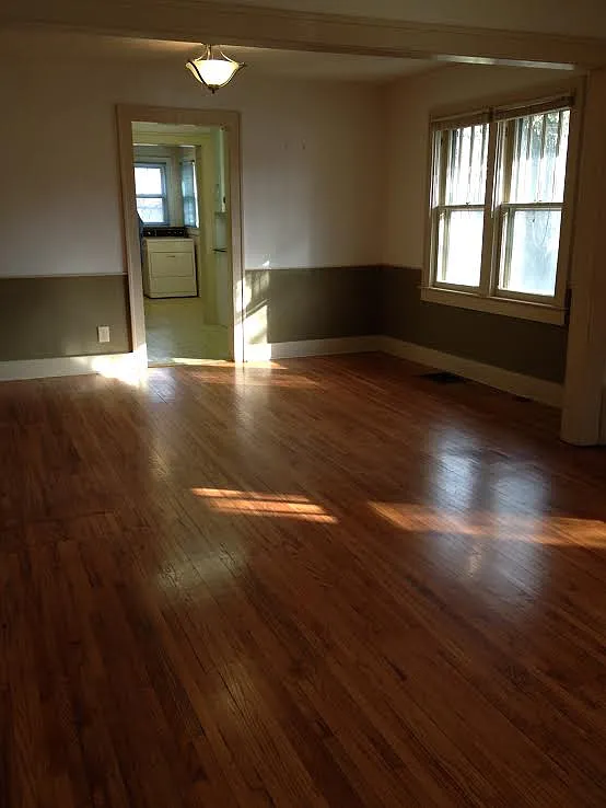1210 S Florence Cute Bungalow Near MSU, Mercy Hospital and Phelps Grove Park — Photo 4