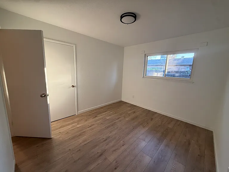885 Del Monte Ct — Photo 1